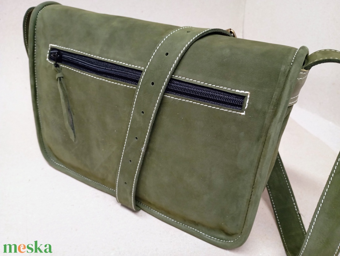 Kisebb kapkodó táska akár bringázni_khaki - táska & tok - kézitáska & válltáska - vállon átvethető táska - Meska.hu