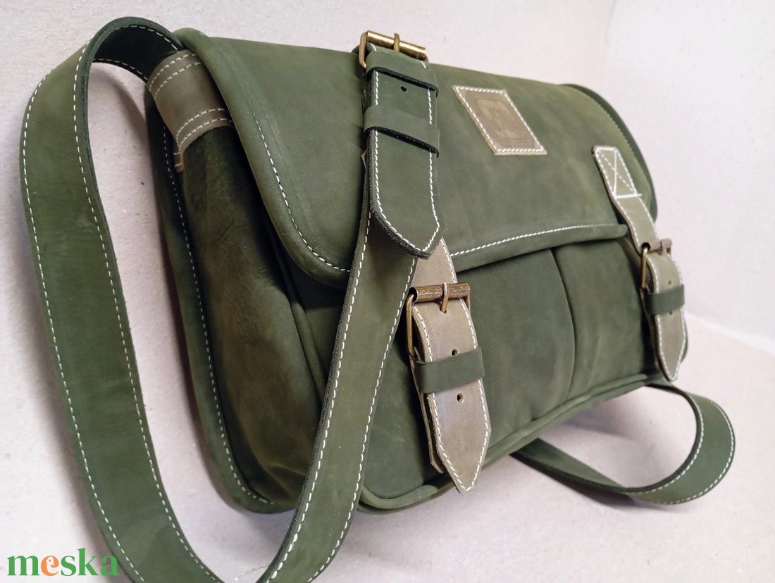 Kisebb kapkodó táska akár bringázni_khaki - táska & tok - kézitáska & válltáska - vállon átvethető táska - Meska.hu