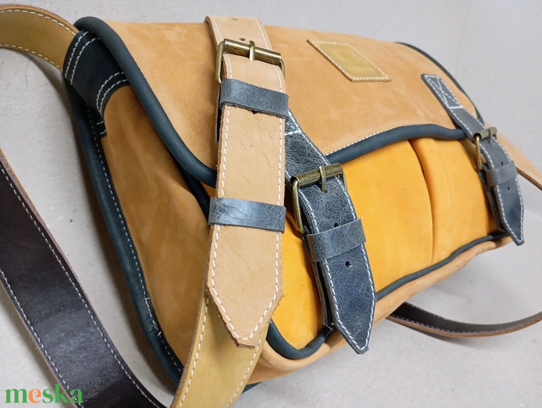 Kisebb kapkodó táska akár bringázni_sárgák - táska & tok - kézitáska & válltáska - vállon átvethető táska - Meska.hu