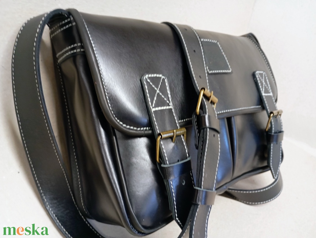 Kisebb kapkodó táska akár bringázni_fekete - táska & tok - kézitáska & válltáska - vállon átvethető táska - Meska.hu