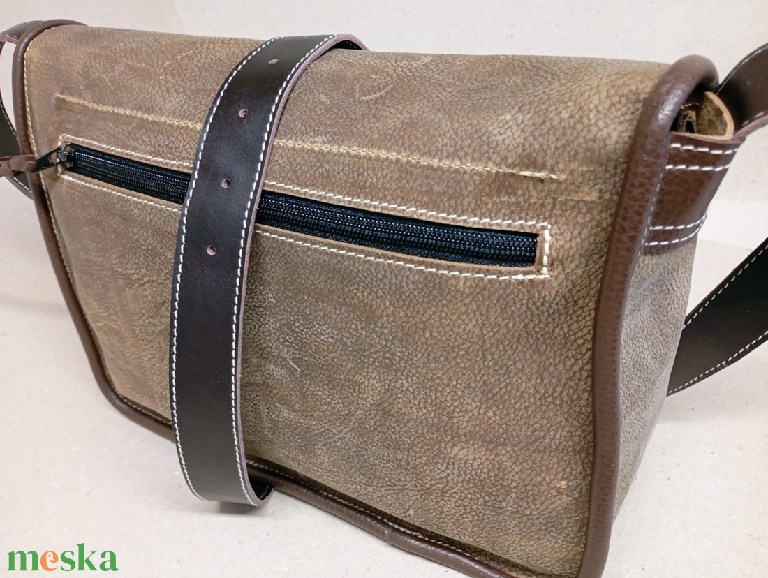 Kisebb kapkodó táska akár bringázni_mogyoró - táska & tok - kézitáska & válltáska - vállon átvethető táska - Meska.hu