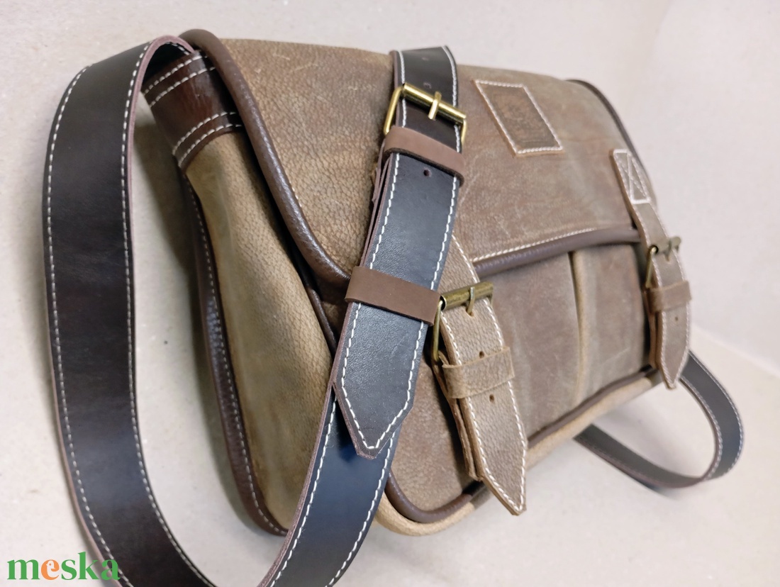 Kisebb kapkodó táska akár bringázni_mogyoró - táska & tok - kézitáska & válltáska - vállon átvethető táska - Meska.hu