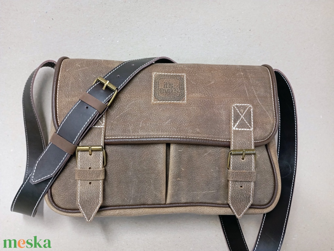 Kisebb kapkodó táska akár bringázni_mogyoró - táska & tok - kézitáska & válltáska - vállon átvethető táska - Meska.hu