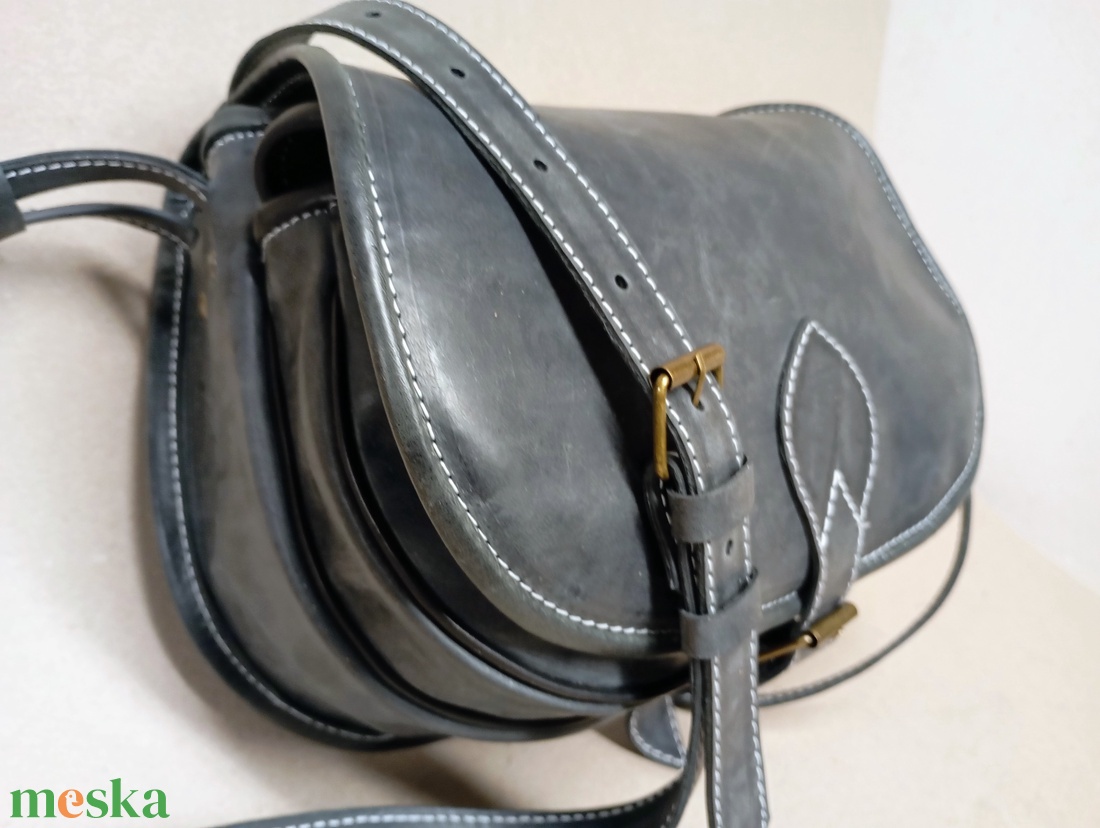 Vadásztáska szürkésfekete marhabőrből - táska & tok - kézitáska & válltáska - vállon átvethető táska - Meska.hu