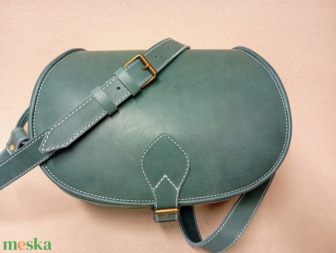 Vadásztáska olajzöld marhabőrből - táska & tok - kézitáska & válltáska - vállon átvethető táska - Meska.hu