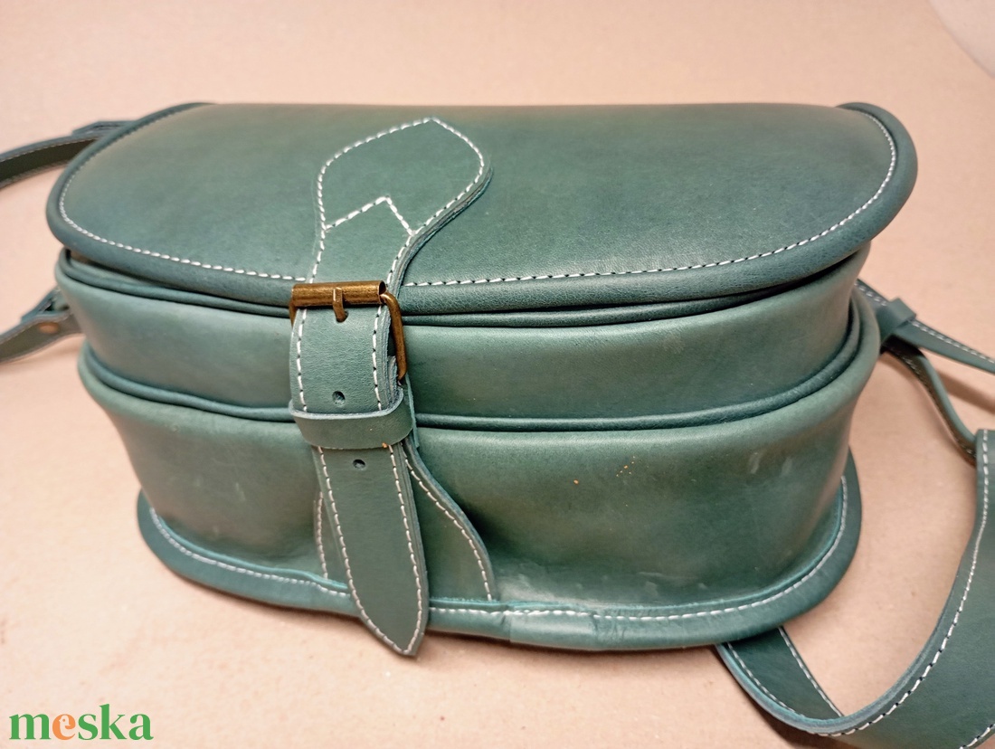 Vadásztáska olajzöld marhabőrből - táska & tok - kézitáska & válltáska - vállon átvethető táska - Meska.hu