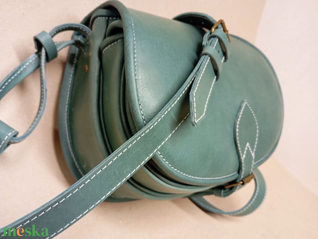 Vadásztáska olajzöld marhabőrből - táska & tok - kézitáska & válltáska - vállon átvethető táska - Meska.hu