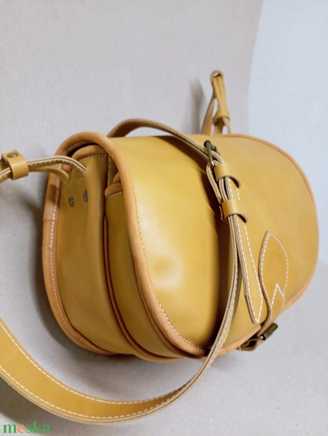 Vadásztáska sárga marhabőrből - táska & tok - kézitáska & válltáska - vállon átvethető táska - Meska.hu