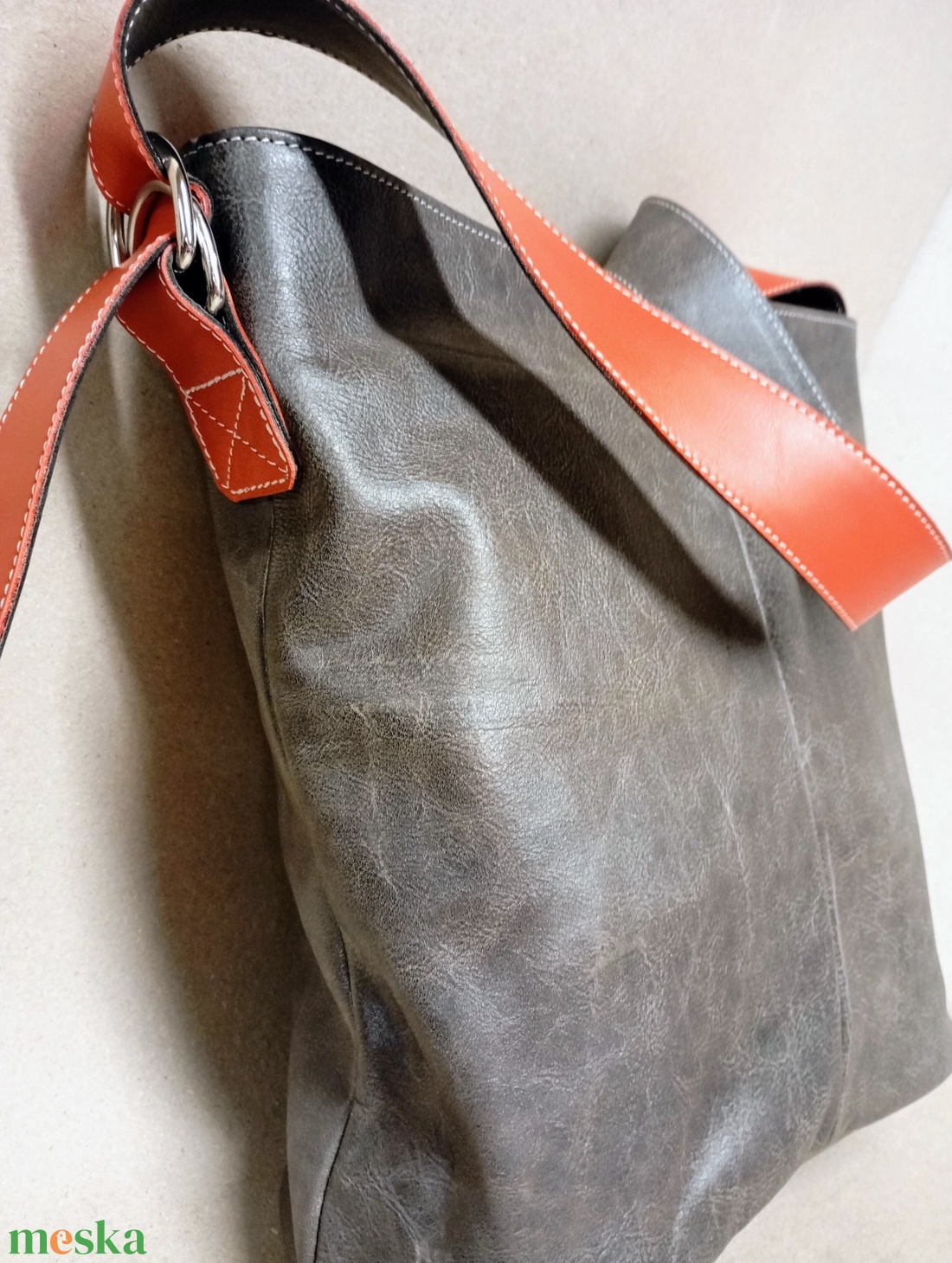 Elegáns válltáska_szürke narancssárgával - táska & tok - kézitáska & válltáska - nagy pakolós táska - Meska.hu