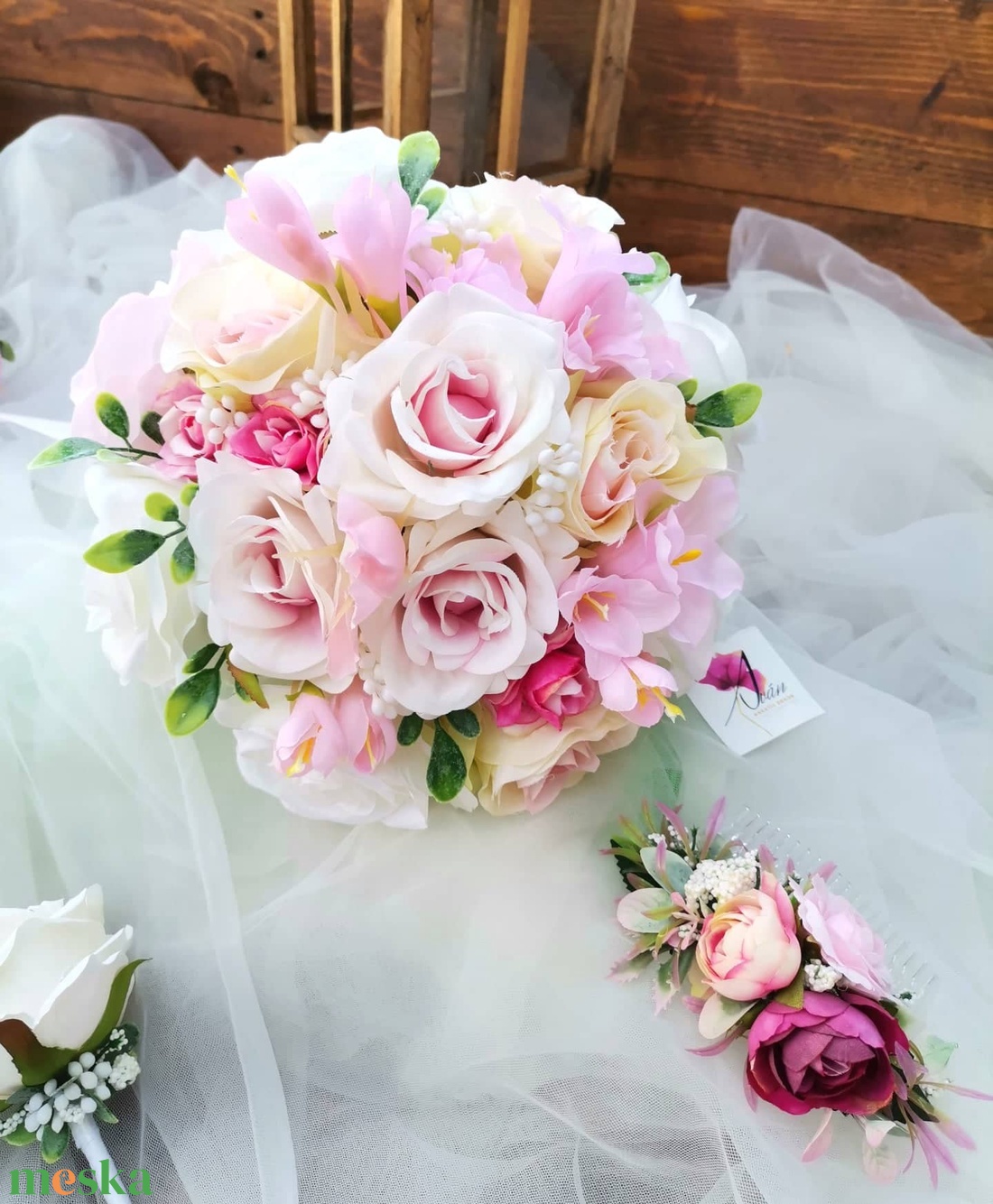 Frézia-Rózsa menyasszonyi, esküvői csokor_szett_ hajdísz, kitűző - esküvő - menyasszonyi- és dobócsokor - Meska.hu