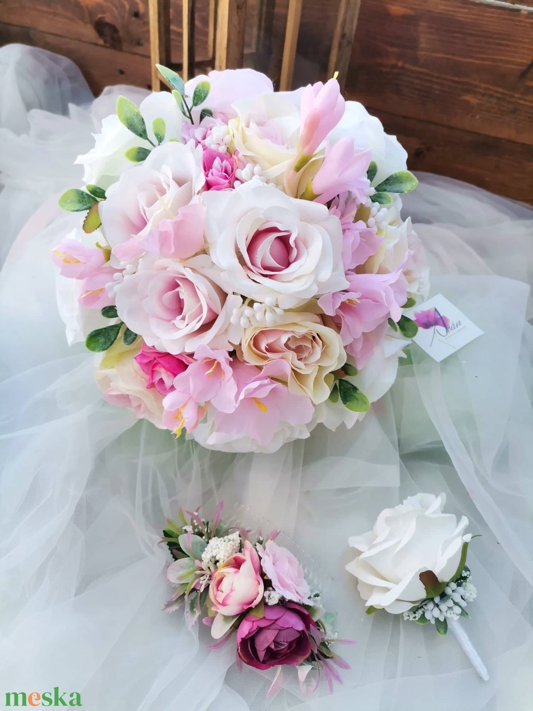 Frézia-Rózsa menyasszonyi, esküvői csokor_szett_ hajdísz, kitűző - esküvő - menyasszonyi- és dobócsokor - Meska.hu