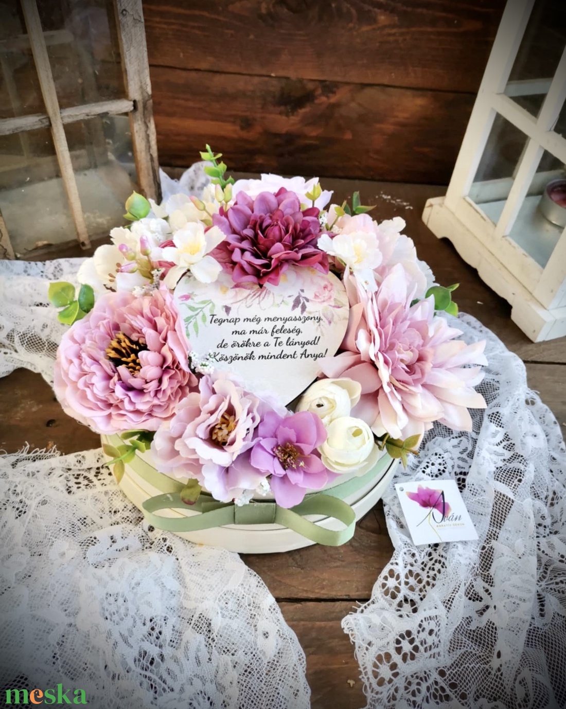 Szülőköszöntő ajándék, Édesanya virágbox, esküvő, Selyemvirág köszöntő - esküvő - emlék & ajándék - szülőköszöntő ajándék - Meska.hu