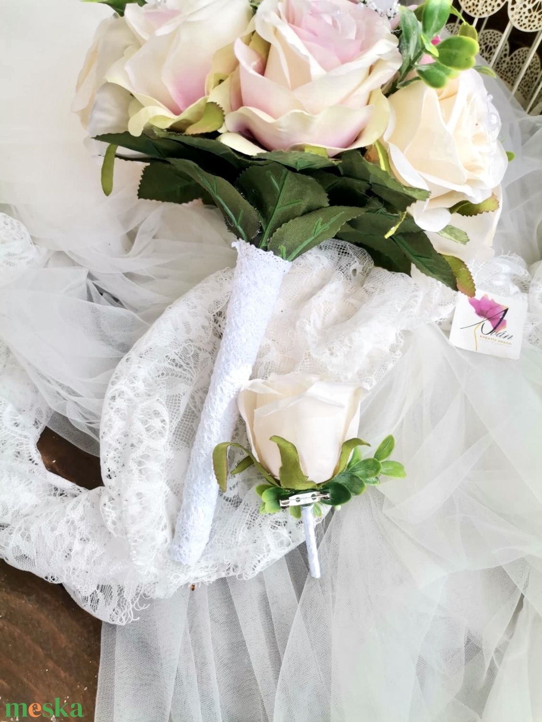 púder nude rózsaszín  menyasszonyi csokor, örökcsokor, selyemvirág csokor kitűzővel (Gyöngy_pasztell) - esküvő - menyasszonyi- és dobócsokor - Meska.hu