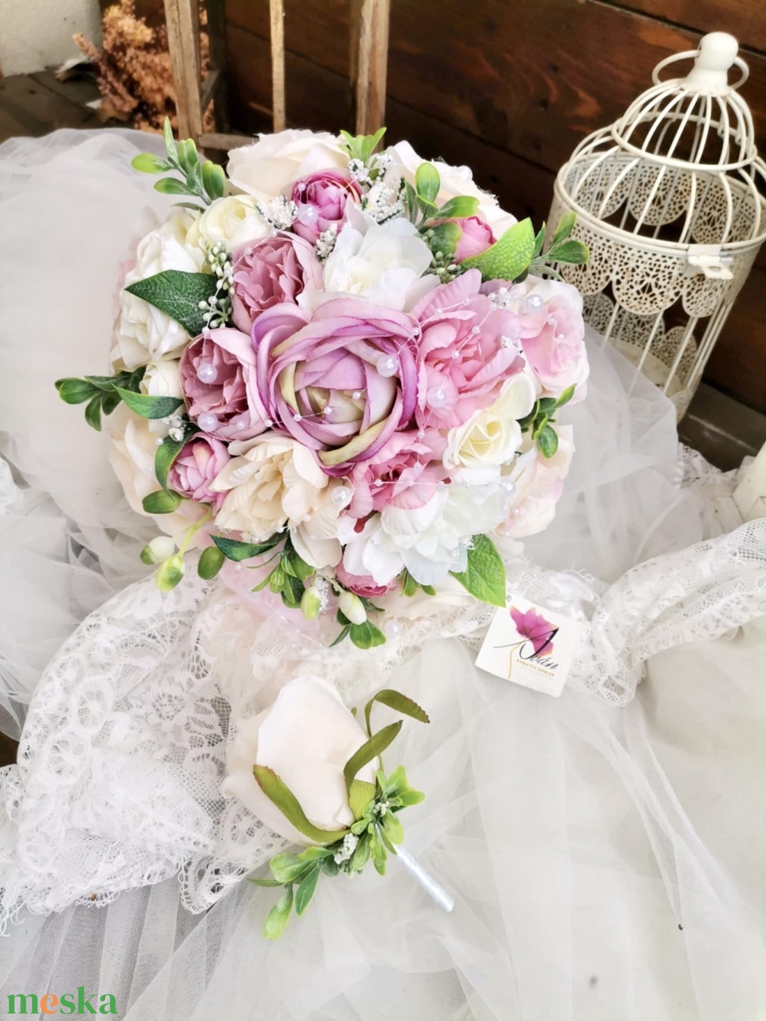 púder nude rózsaszín  menyasszonyi csokor, örökcsokor, selyemvirág csokor kitűzővel (Gyöngy_pasztell) - esküvő - menyasszonyi- és dobócsokor - Meska.hu