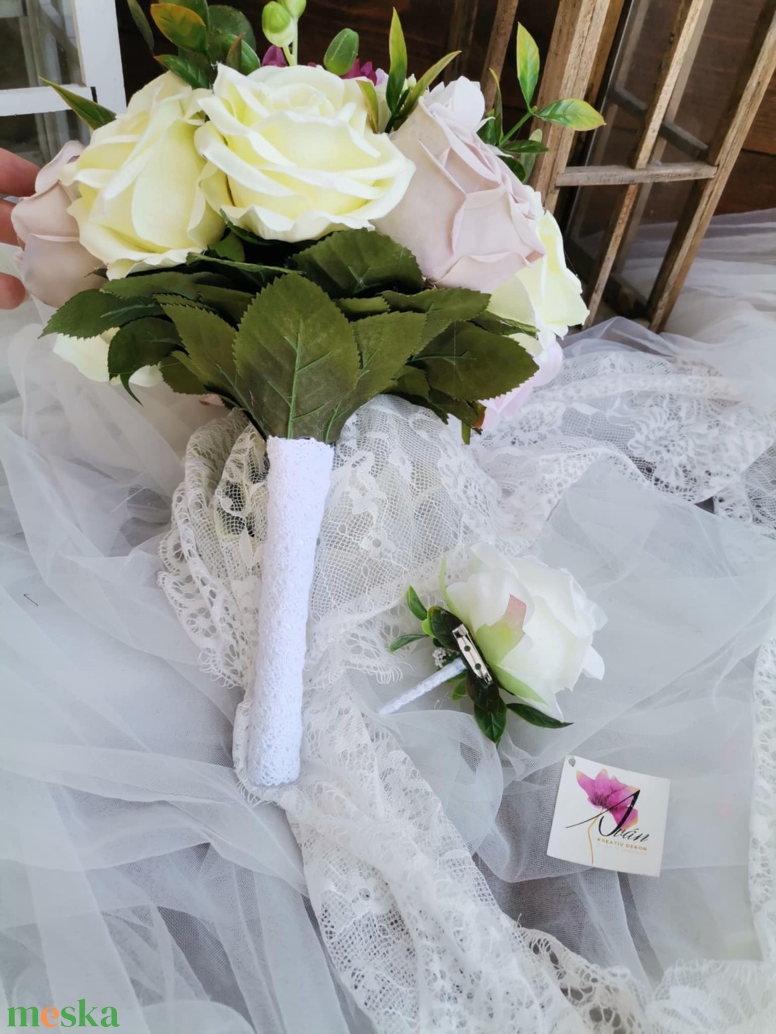 Menyasszonyi csokor, örökcsokor, selyemvirág csokor kitűzővel, - esküvő - menyasszonyi- és dobócsokor - Meska.hu Menyasszonyi csokor, örökcsokor, selyemvirág csokor kitűzővel, - esküvő - menyasszonyi- és dobócsokor - Meska.hu