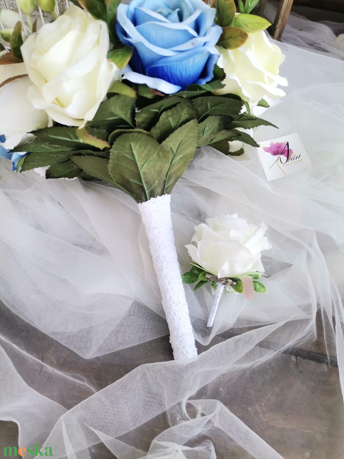 Valami kék Menyasszonyi csokor, örökcsokor, selyemvirág csokor kitűzővel, - esküvő - menyasszonyi- és dobócsokor - Meska.hu Valami kék Menyasszonyi csokor, örökcsokor, selyemvirág csokor kitűzővel, - esküvő - menyasszonyi- és dobócsokor - Meska.hu
