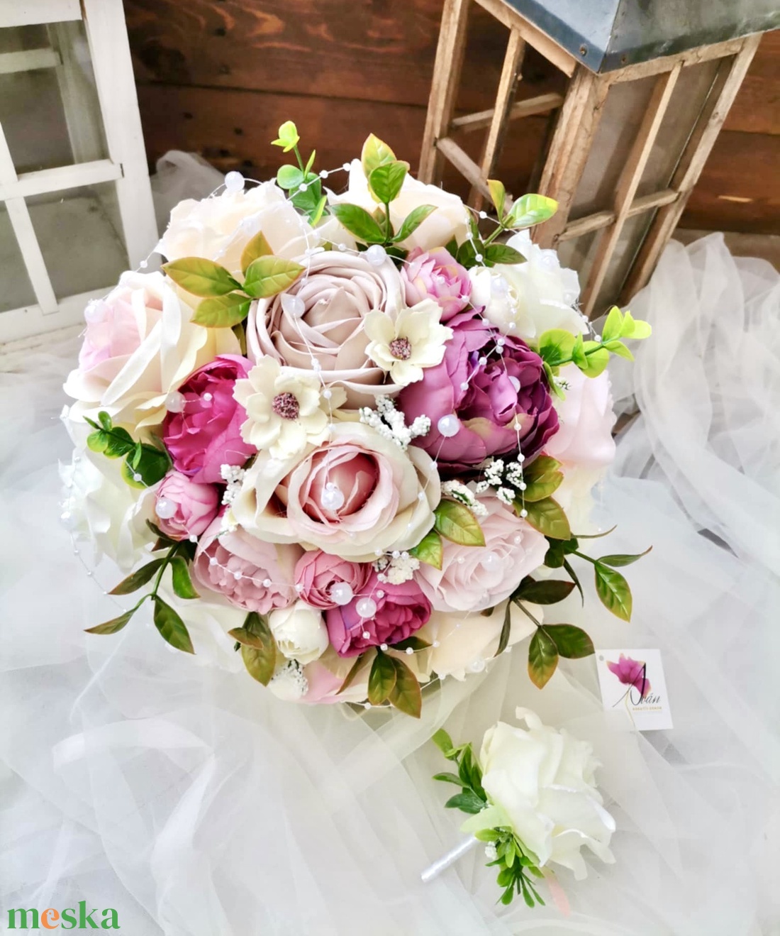 Gyöngyös Pasztell magenta menyasszonyi csokor, örökcsokor, selyemvirág csokor kitűzővel (Gyöngy_magenta_nude) - esküvő - menyasszonyi- és dobócsokor - Meska.hu