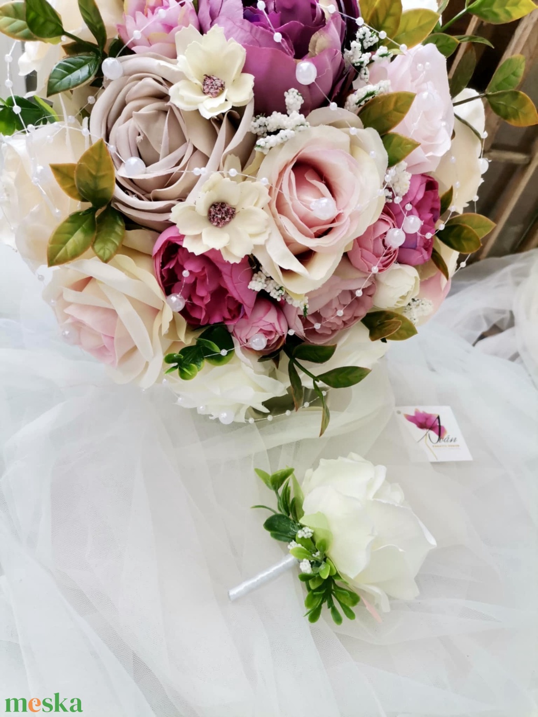 Gyöngyös Pasztell magenta menyasszonyi csokor, örökcsokor, selyemvirág csokor kitűzővel (Gyöngy_magenta_nude) - esküvő - menyasszonyi- és dobócsokor - Meska.hu