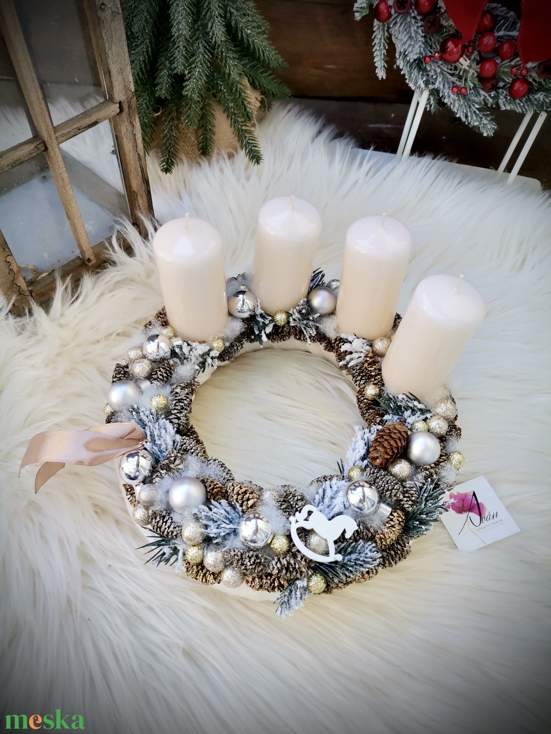 Fehér ezüst adventi koszorú, karácsonyi asztaldísz - karácsony - adventi díszek - adventi koszorú - Meska.hu Fehér ezüst adventi koszorú, karácsonyi asztaldísz - karácsony - adventi díszek - adventi koszorú - Meska.hu