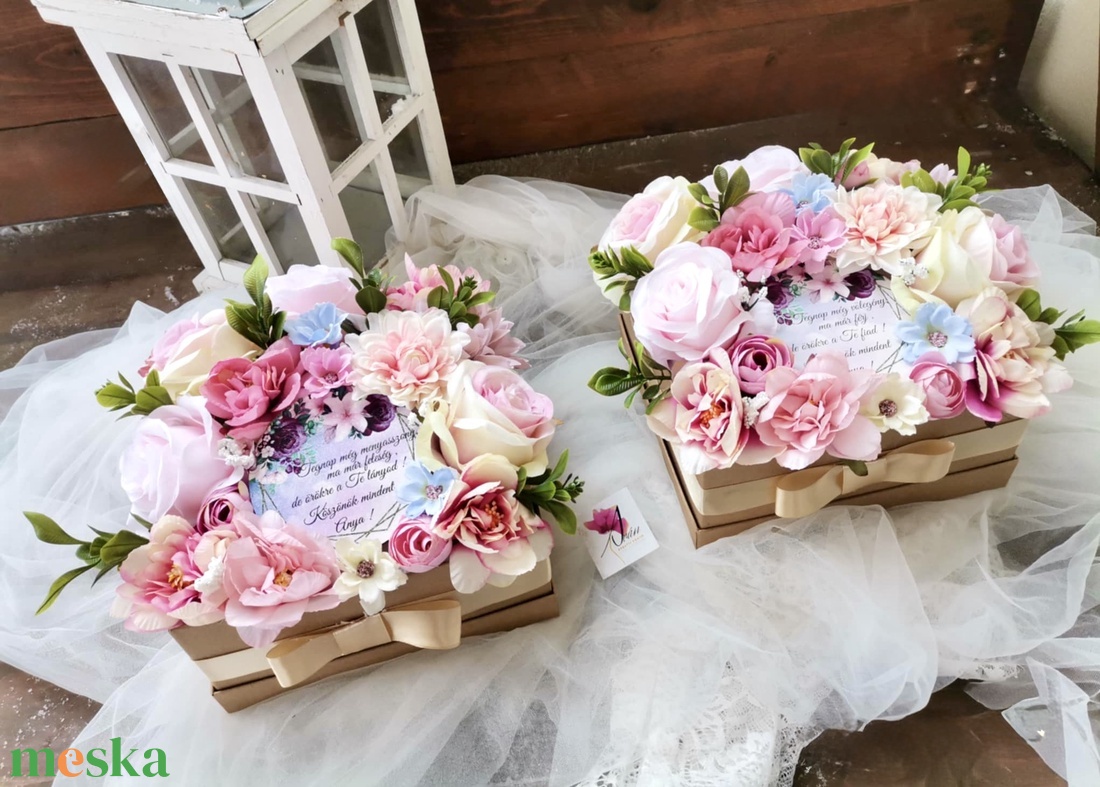 Szülőköszöntő ajándék szett, Szülőköszöntő virágbox, esküvő, Selyemvirág köszöntő - esküvő - emlék & ajándék - szülőköszöntő ajándék - Meska.hu