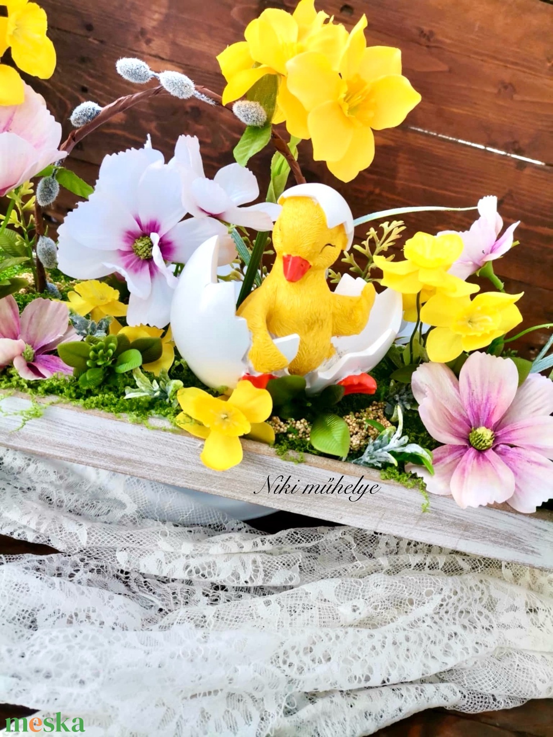 Nárcisz dekoráció, Tavaszi asztaldísz, húsvéti kosár dekoráció, pillangóvirág dekor - ünnepi díszek, dekorációk - húsvéti díszek és dekorációk - húsvéti virágos díszek - Meska.hu