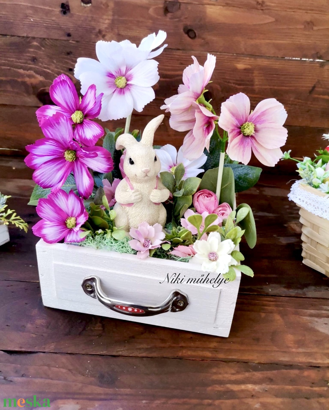 Fiókos Nyuszi Húsvéti dekoráció, Tavaszi asztaldísz, húsvéti kosár dekoráció, pillangóvirág fiók dekor - ünnepi díszek, dekorációk - húsvéti díszek és dekorációk - húsvéti virágos díszek - Meska.hu