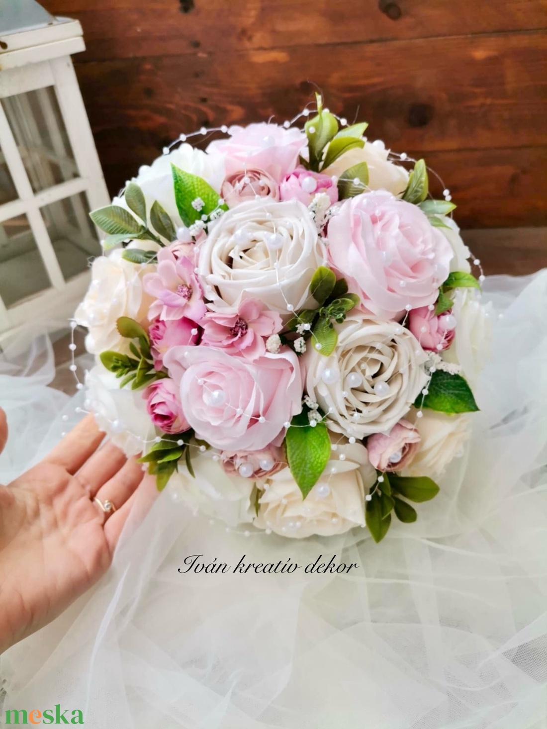 Gyöngyös pasztell Menyasszonyi csokor, örökcsokor, selyemvirág csokor kitűzővel - esküvő - menyasszonyi- és dobócsokor - Meska.hu