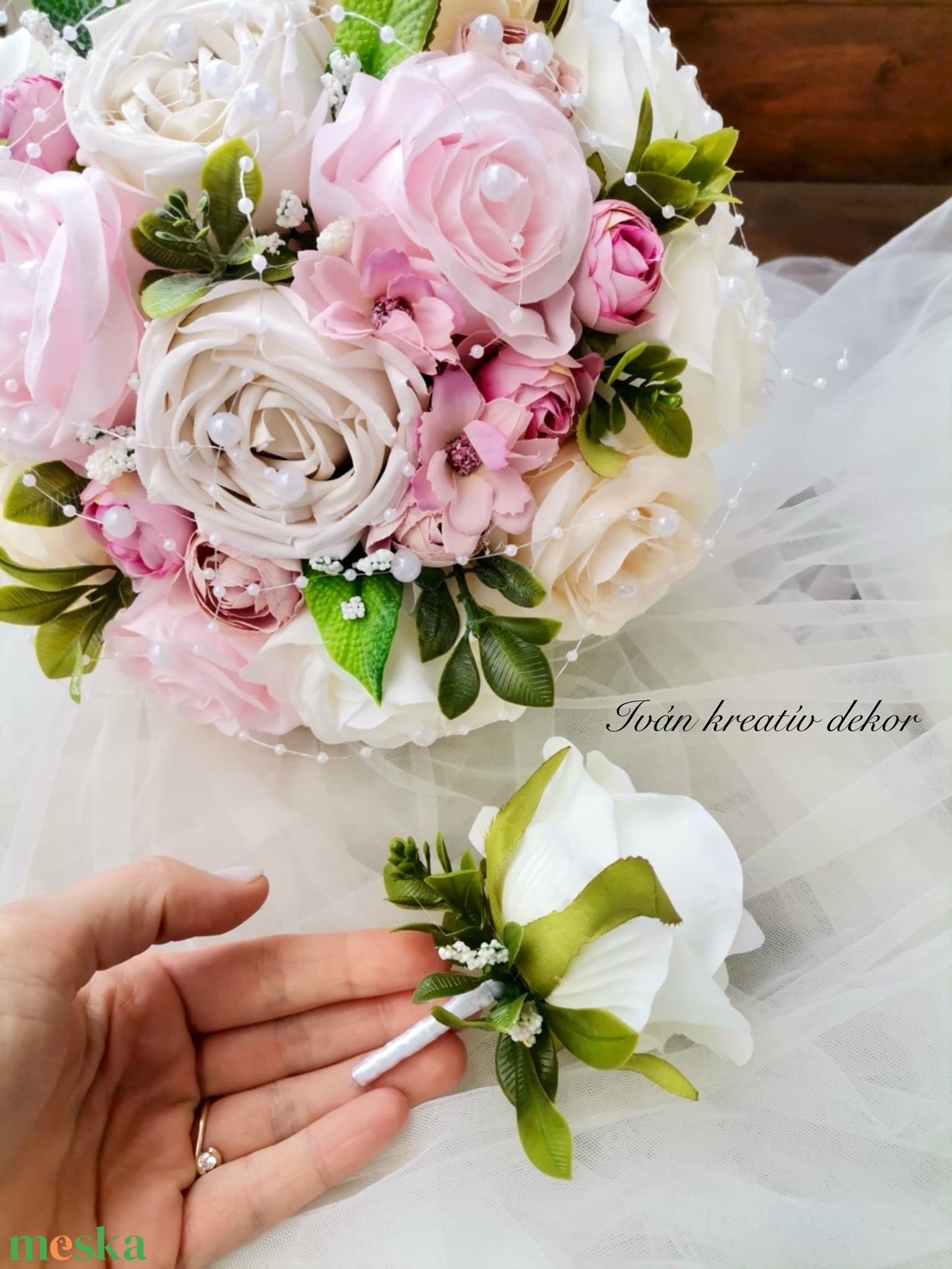 Gyöngyös pasztell Menyasszonyi csokor, örökcsokor, selyemvirág csokor kitűzővel - esküvő - menyasszonyi- és dobócsokor - Meska.hu