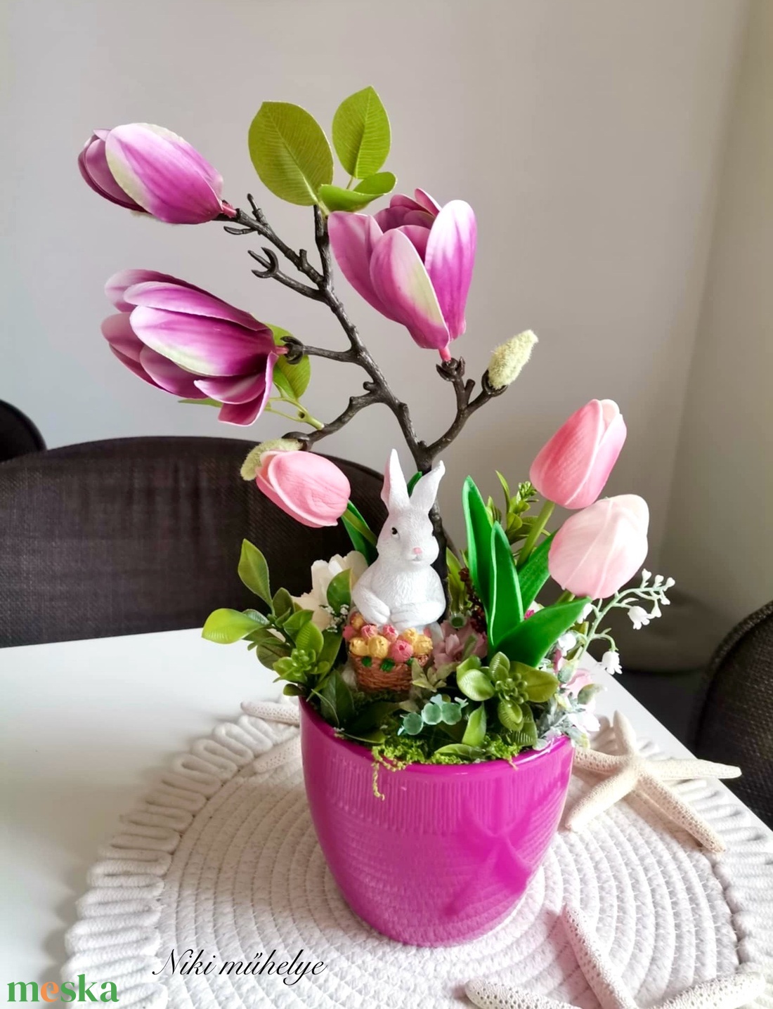 Magnólia tulipán nyuszi dekoráció, Tavaszi asztaldísz, húsvéti dekoráció asztaldísz dekor - ünnepi díszek, dekorációk - húsvéti díszek és dekorációk - húsvéti virágos díszek - Meska.hu