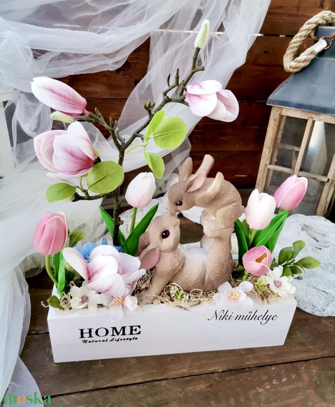 Magnólia tulipán dekoráció, Tavaszi asztaldísz, húsvéti láda dekoráció, dekor - ünnepi díszek, dekorációk - húsvéti díszek és dekorációk - húsvéti virágos díszek - Meska.hu