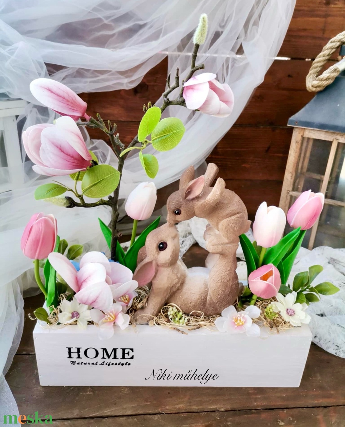 Magnólia tulipán dekoráció, Tavaszi asztaldísz, húsvéti láda dekoráció, dekor - ünnepi díszek, dekorációk - húsvéti díszek és dekorációk - húsvéti virágos díszek - Meska.hu