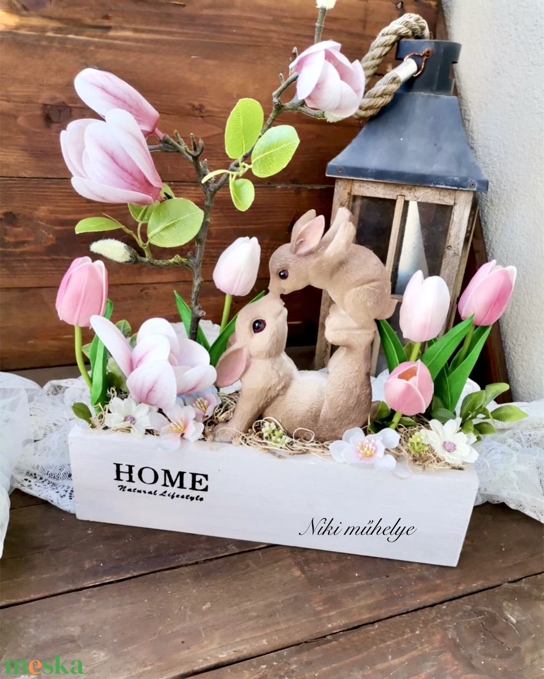 Magnólia tulipán dekoráció, Tavaszi asztaldísz, húsvéti láda dekoráció, dekor - ünnepi díszek, dekorációk - húsvéti díszek és dekorációk - húsvéti virágos díszek - Meska.hu