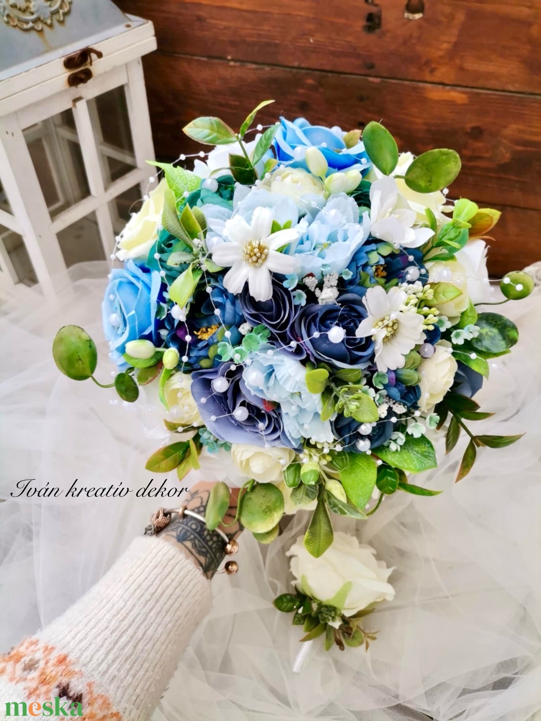 Gyöngyös Valami kék Menyasszonyi csokor, örökcsokor, selyemvirág csokor kitűzővel, - esküvő - menyasszonyi- és dobócsokor - Meska.hu