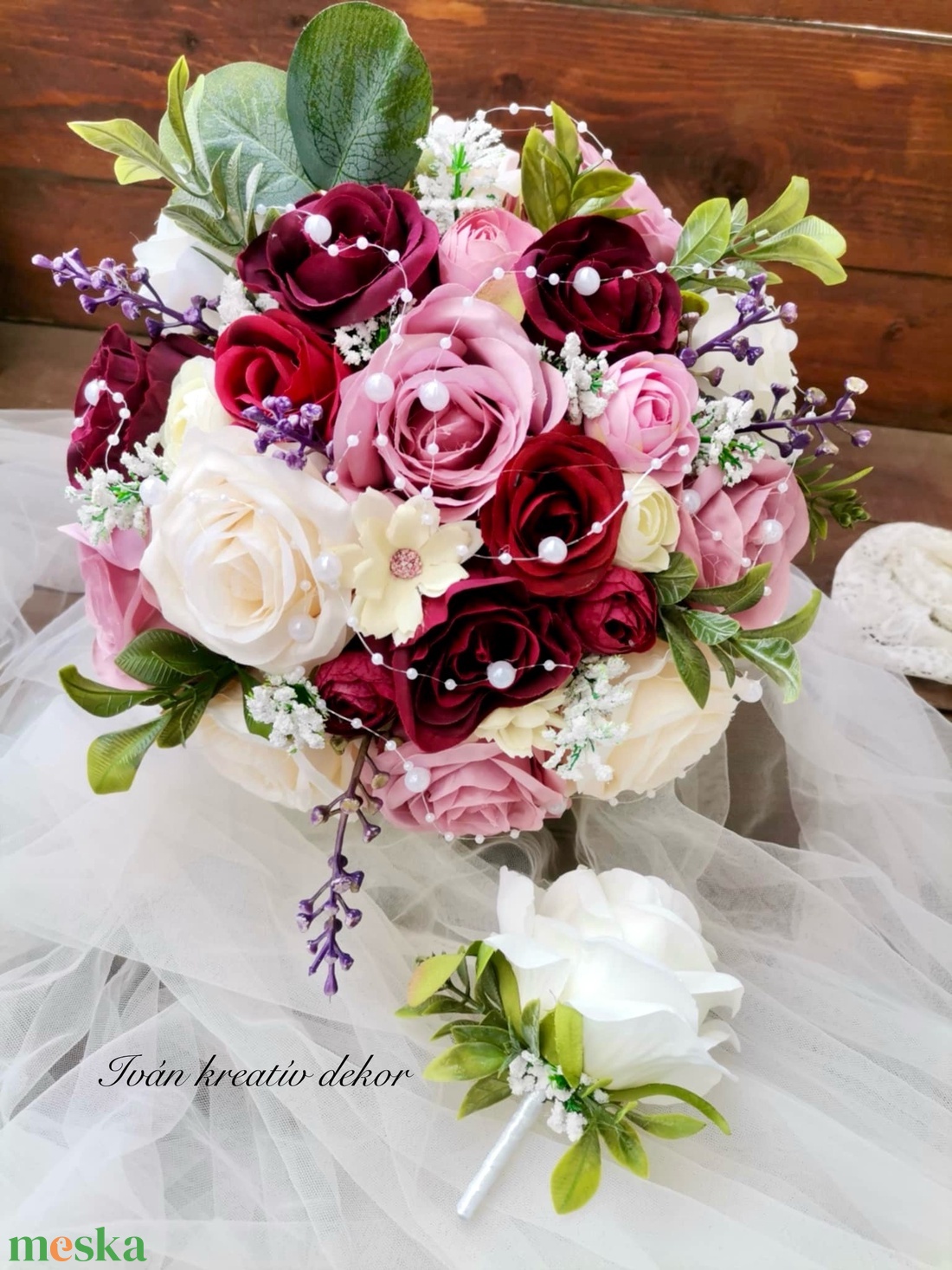 Gyöngyös menyasszonyi csokor, örökcsokor, selyemvirág csokor kitűzővel, - esküvő - menyasszonyi- és dobócsokor - Meska.hu