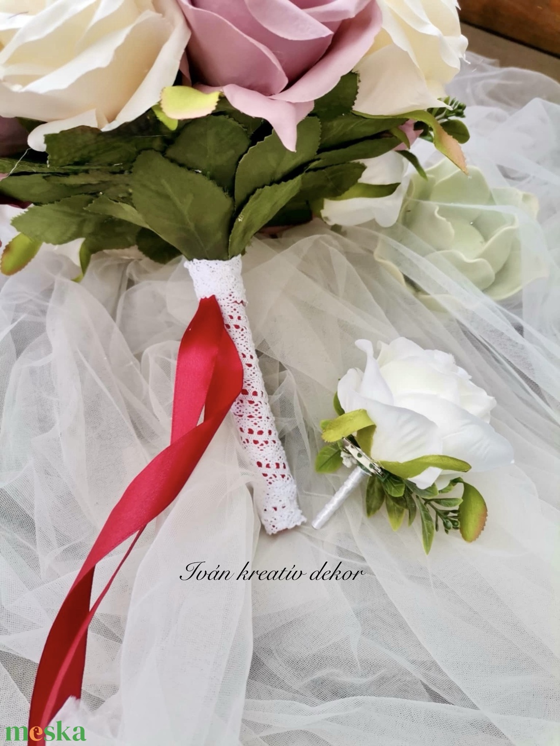 Gyöngyös menyasszonyi csokor, örökcsokor, selyemvirág csokor kitűzővel, - esküvő - menyasszonyi- és dobócsokor - Meska.hu