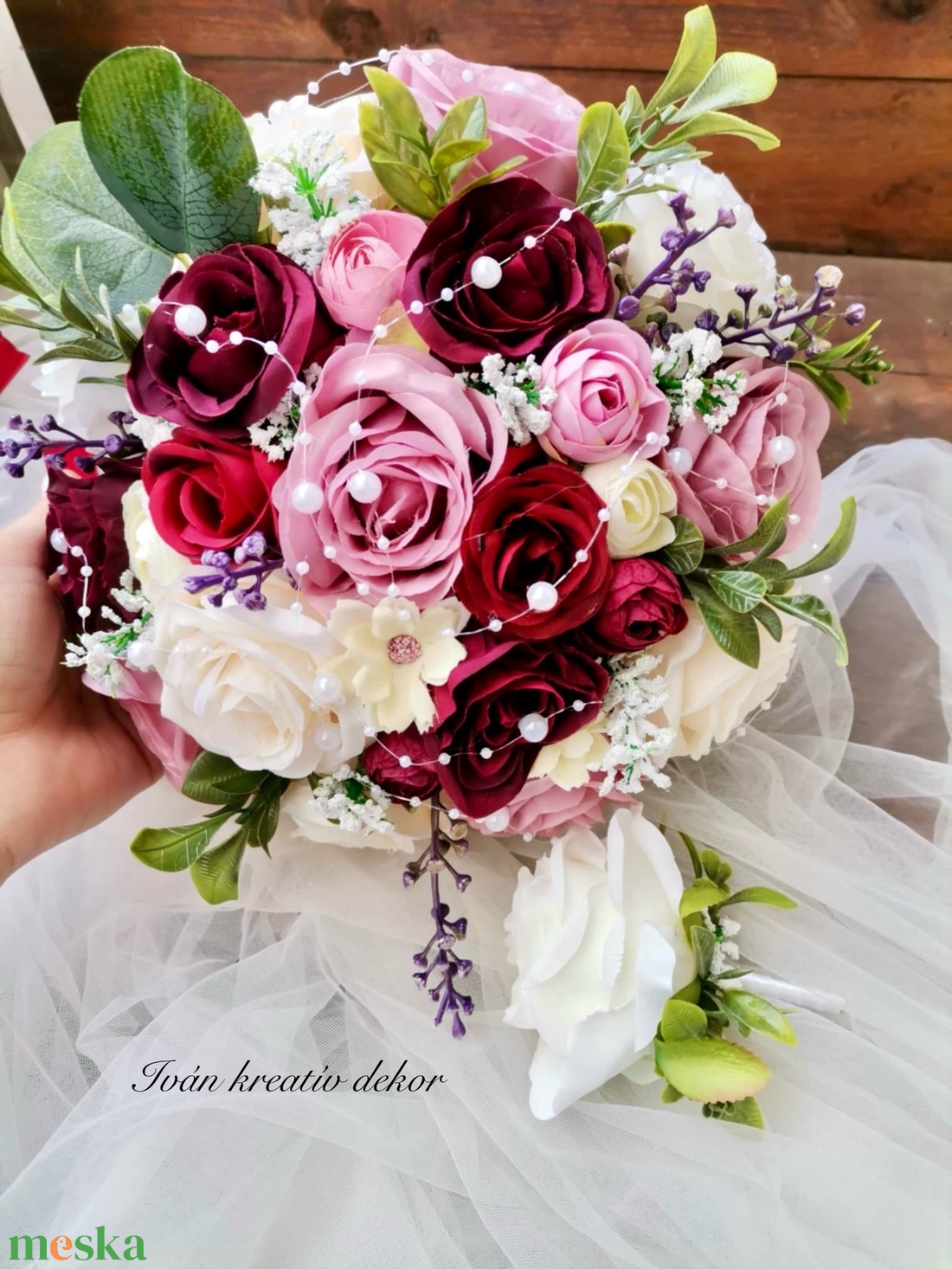 Gyöngyös menyasszonyi csokor, örökcsokor, selyemvirág csokor kitűzővel, - esküvő - menyasszonyi- és dobócsokor - Meska.hu