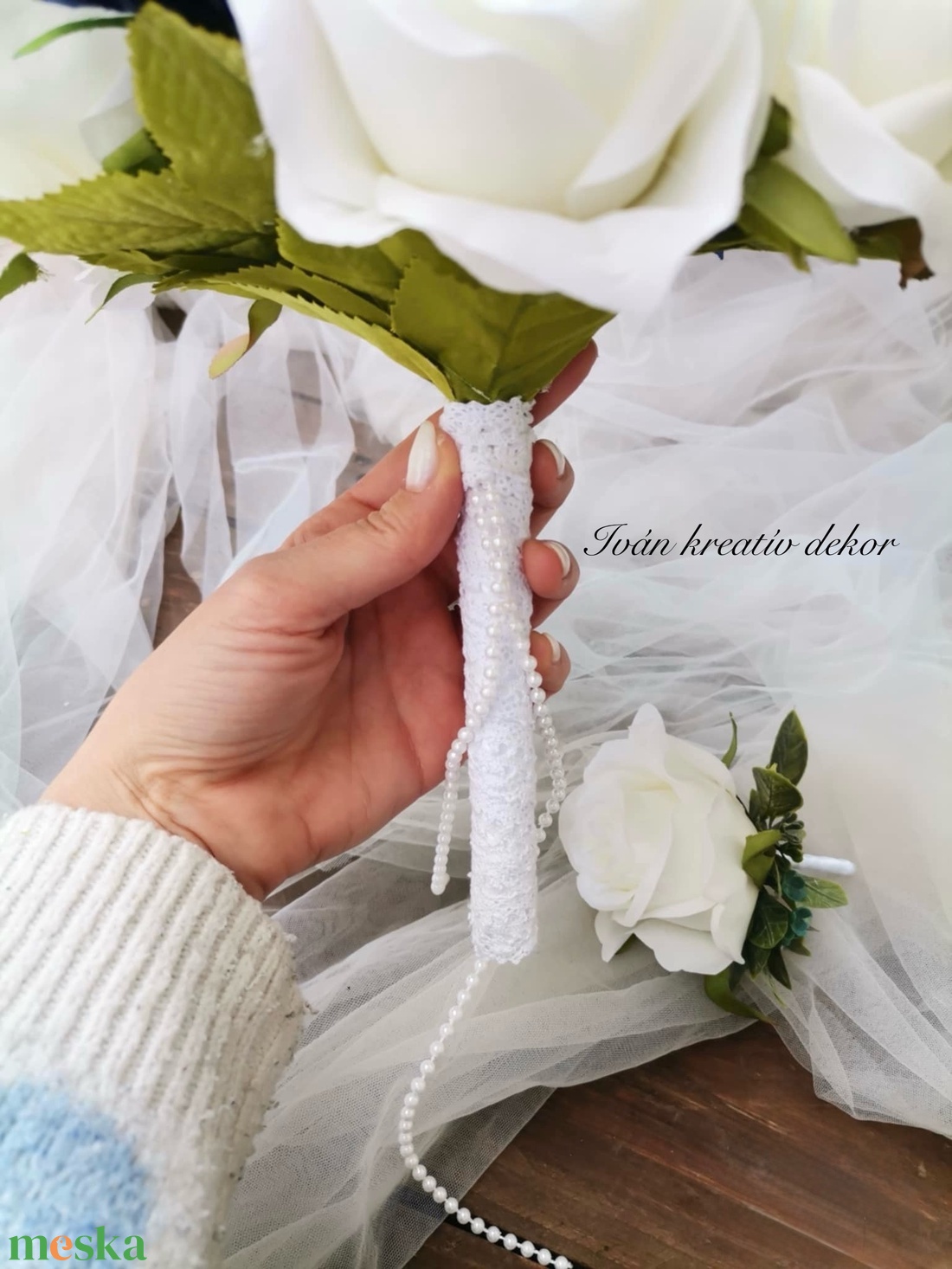 Navy blue királykék menyasszonyi csokor, örökcsokor, selyemvirág csokor kitűzővel,  - esküvő - menyasszonyi- és dobócsokor - Meska.hu