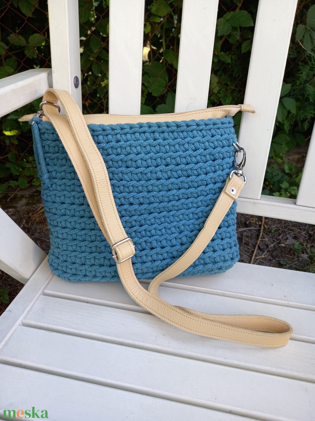 Türkiz horgolt crossbody táska - bőr táskapánttal, zipzárral és zsebes béléssel - táska & tok - kézitáska & válltáska - vállon átvethető táska - Meska.hu Türkiz horgolt crossbody táska - bőr táskapánttal, zipzárral és zsebes béléssel - táska & tok - kézitáska & válltáska - vállon átvethető táska - Meska.hu