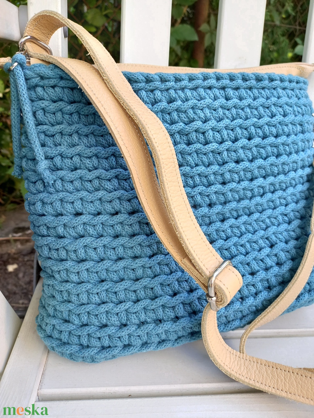 Türkiz horgolt crossbody táska - bőr táskapánttal, zipzárral és zsebes béléssel - táska & tok - kézitáska & válltáska - vállon átvethető táska - Meska.hu Türkiz horgolt crossbody táska - bőr táskapánttal, zipzárral és zsebes béléssel - táska & tok - kézitáska & válltáska - vállon átvethető táska - Meska.hu