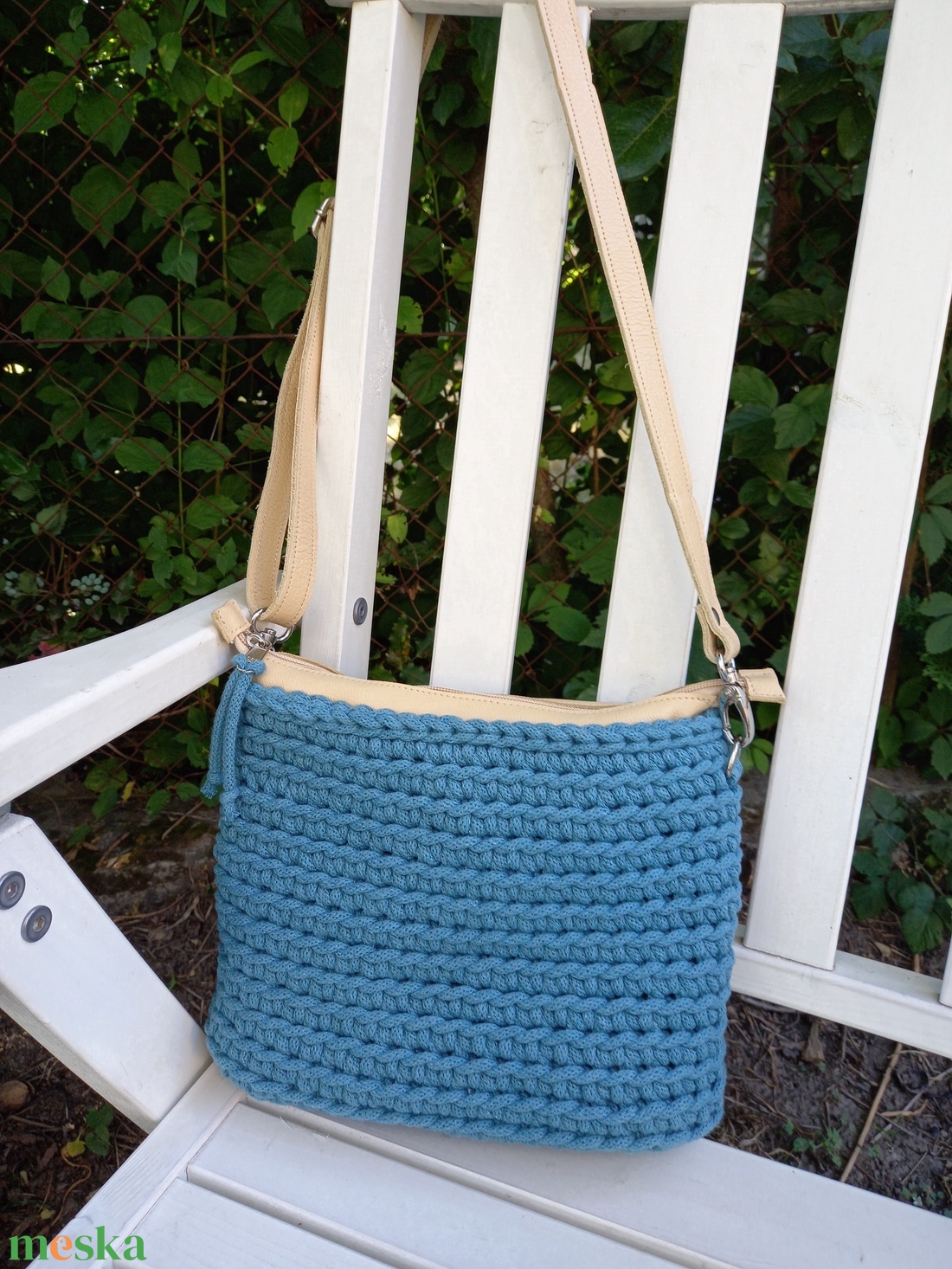 Türkiz horgolt crossbody táska - bőr táskapánttal, zipzárral és zsebes béléssel - táska & tok - kézitáska & válltáska - vállon átvethető táska - Meska.hu Türkiz horgolt crossbody táska - bőr táskapánttal, zipzárral és zsebes béléssel - táska & tok - kézitáska & válltáska - vállon átvethető táska - Meska.hu