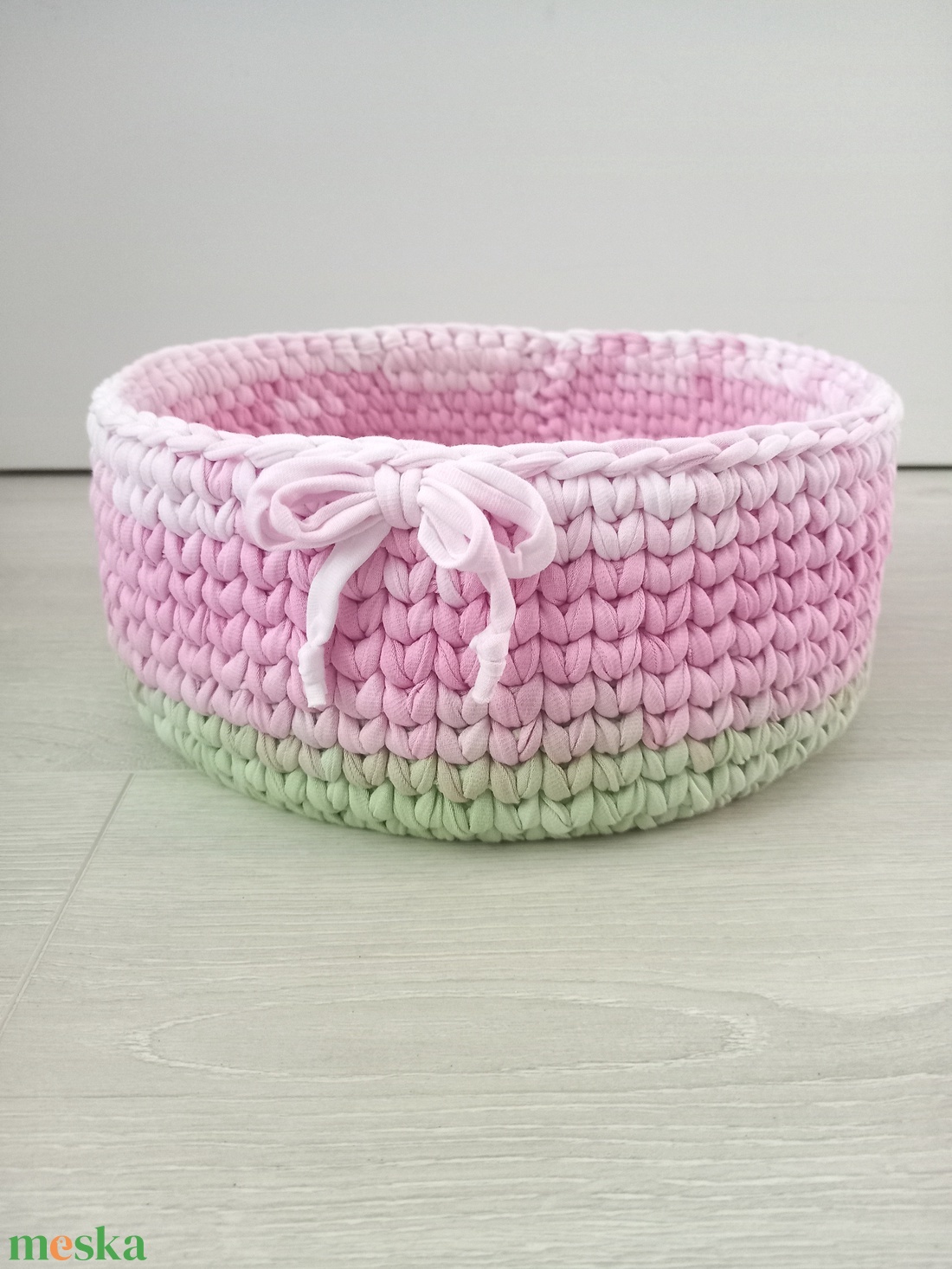 Orchidea horgolt játéktároló kosár - otthon & életmód - babaszoba, gyerekszoba - játéktároló - Meska.hu