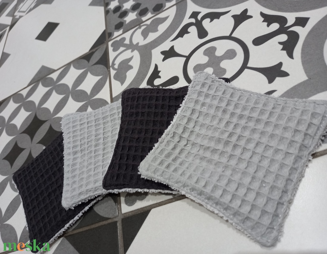 4 db arctisztító lap /szürke-grafit/, frottír-darázsszövet, zero waste - szépségápolás - arcápolás - arctisztító korong - Meska.hu 4 db arctisztító lap /szürke-grafit/, frottír-darázsszövet, zero waste - szépségápolás - arcápolás - arctisztító korong - Meska.hu