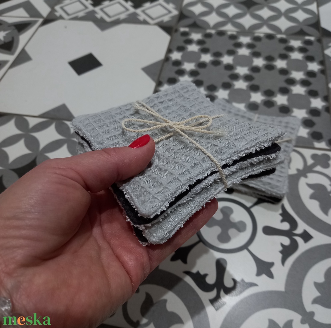 4 db arctisztító lap /szürke-grafit/, frottír-darázsszövet, zero waste - szépségápolás - arcápolás - arctisztító korong - Meska.hu 4 db arctisztító lap /szürke-grafit/, frottír-darázsszövet, zero waste - szépségápolás - arcápolás - arctisztító korong - Meska.hu
