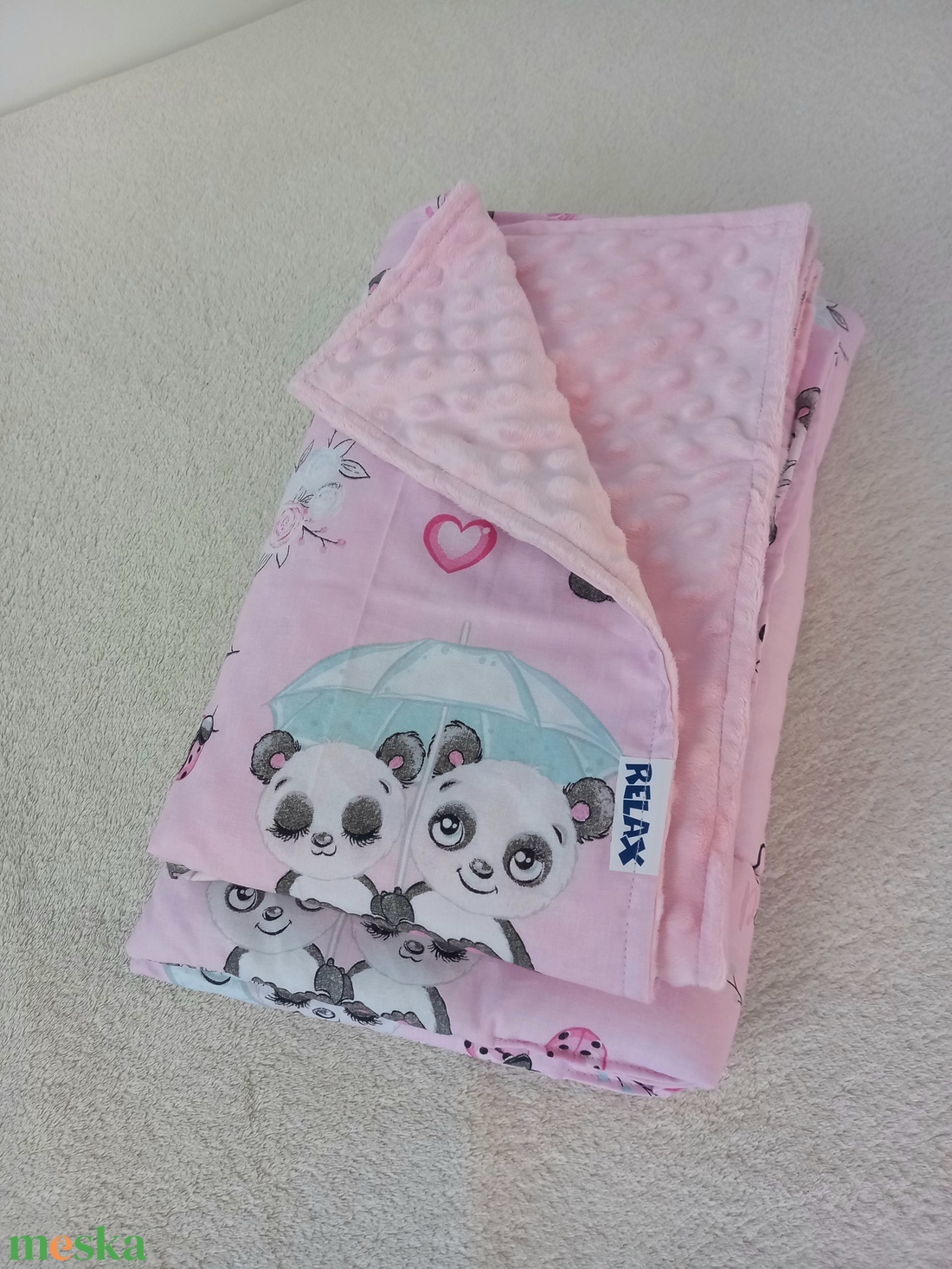 Ovis minky ágynemű garnitúra: minky takaró+párna /Rózsaszín/Panda/ - játék & sport - ovis felszerelés - ovis ágynemű - Meska.hu Ovis minky ágynemű garnitúra: minky takaró+párna /Rózsaszín/Panda/ - játék & sport - ovis felszerelés - ovis ágynemű - Meska.hu