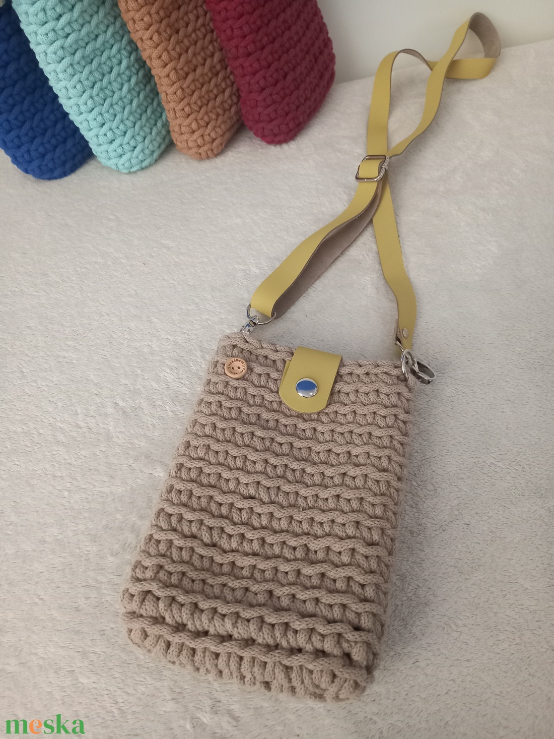 Homok/Sárga horgolt mobil-táska - bőr táskapánttal - táska & tok - kézitáska & válltáska - vállon átvethető táska - Meska.hu