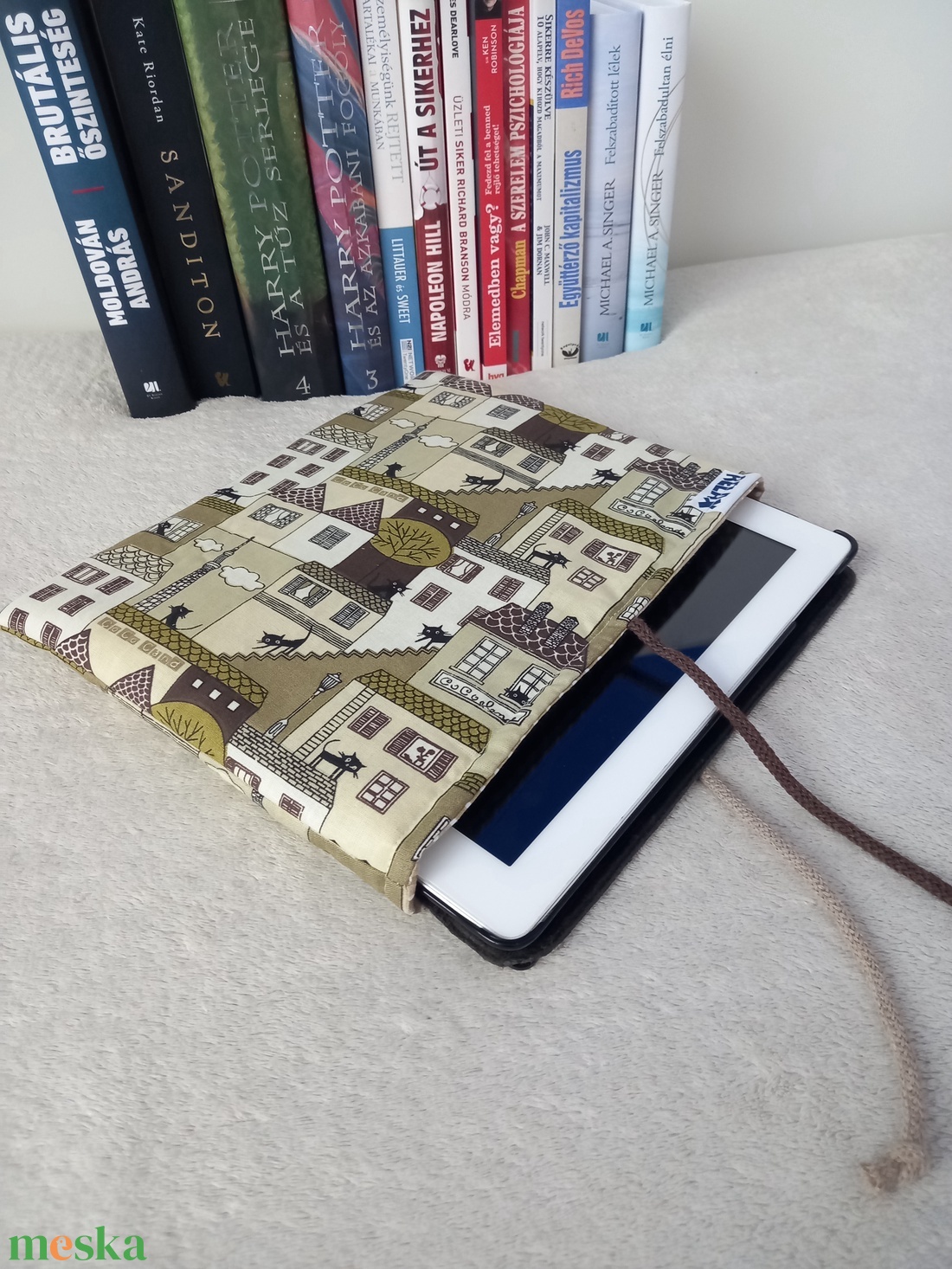 Macska a háztatőn könyvtok, tablet tartó - könyv & zene - könyvtok - Meska.hu Macska a háztatőn könyvtok, tablet tartó - könyv & zene - könyvtok - Meska.hu