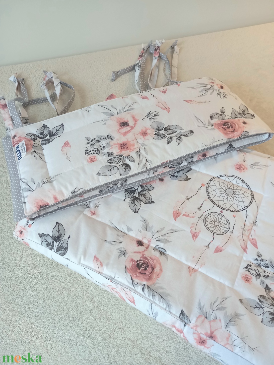 Három részes garnitúra: paplan+párna+rácsvédő /Rózsás álomfogó/ - otthon & életmód - babaszoba, gyerekszoba - szett kiságyba - Meska.hu