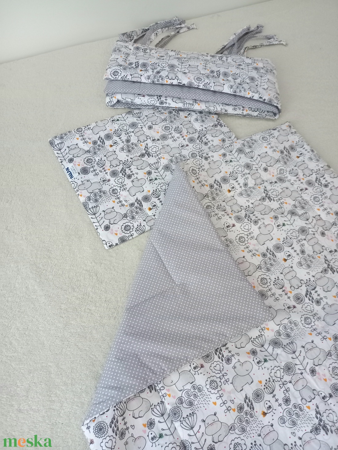 Három részes garnitúra: paplan+párna+rácsvédő /Hippo/ - otthon & életmód - babaszoba, gyerekszoba - szett kiságyba - Meska.hu