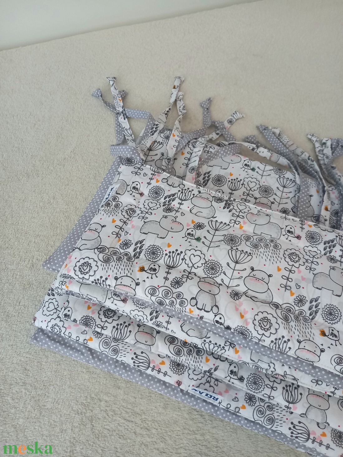 Három részes garnitúra: paplan+párna+rácsvédő /Hippo/ - otthon & életmód - babaszoba, gyerekszoba - szett kiságyba - Meska.hu