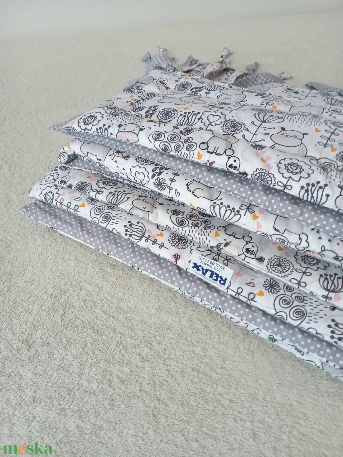 Három részes garnitúra: paplan+párna+rácsvédő /Hippo/ - otthon & életmód - babaszoba, gyerekszoba - szett kiságyba - Meska.hu